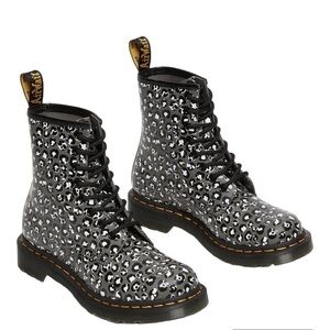 Dr. Martens 1460 Women’s Leopard Smooth Leather Lace Up Boot Combat Boots Size 7